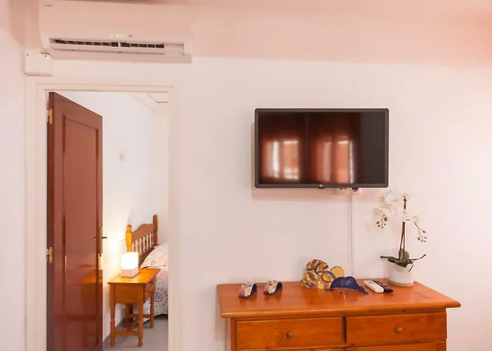 Lejlighed Lets Holidays Duplex Apartment Tossa Near Beach Tossa de Mar